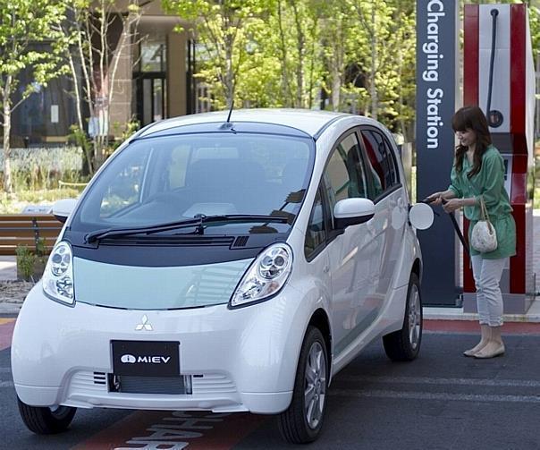 Mitsubishis i-MiEV rollt seit Sommer 2009 im japanischen Straßenverkehr. Foto: Mitsubishi/auto-reporter.net